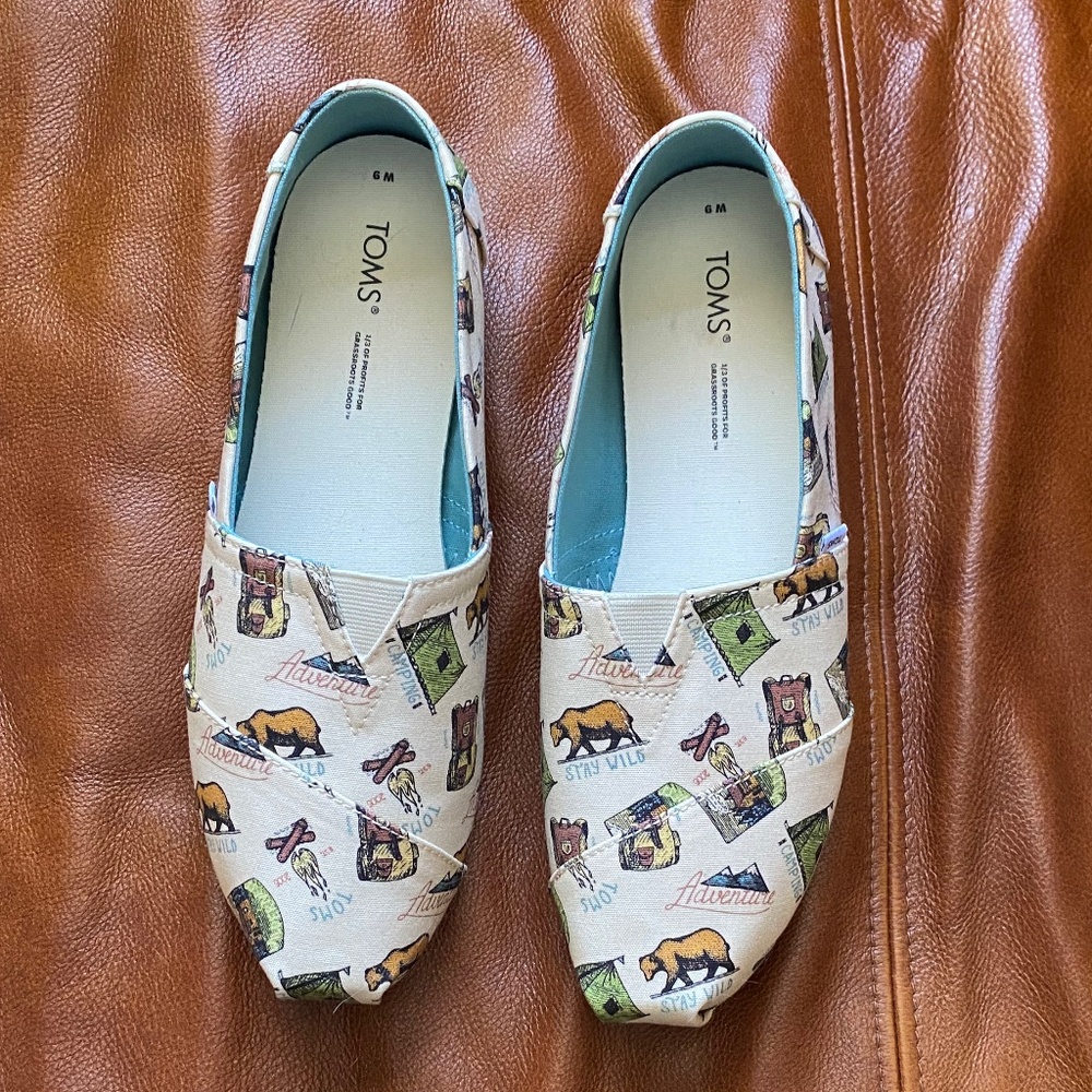 Tom’s canvas flats 9w (adventure motif)